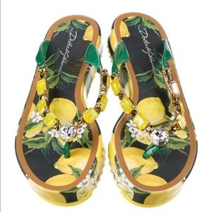 Dolce & Gabbana flip flops, size 6 black with lemon 🍋 details & embellishments